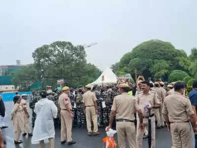 कांग्रेस विरोध मार्च : राहुल गांधी समेत कई नेताओं को दिल्ली पुलिस ने हिरासत में लिया