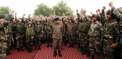 सेना प्रमुख ने जम्मू-कश्मीर के राजौरी, पुंछ में अग्रिम क्षेत्रों का दौरा किया