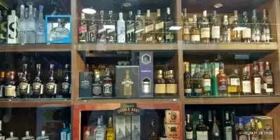 पुरानी नीति लागू होने के कुछ दिनों बाद, दिल्ली को प्रीमियम शराब ब्रांड संकट का सामना करना पड़ रहा