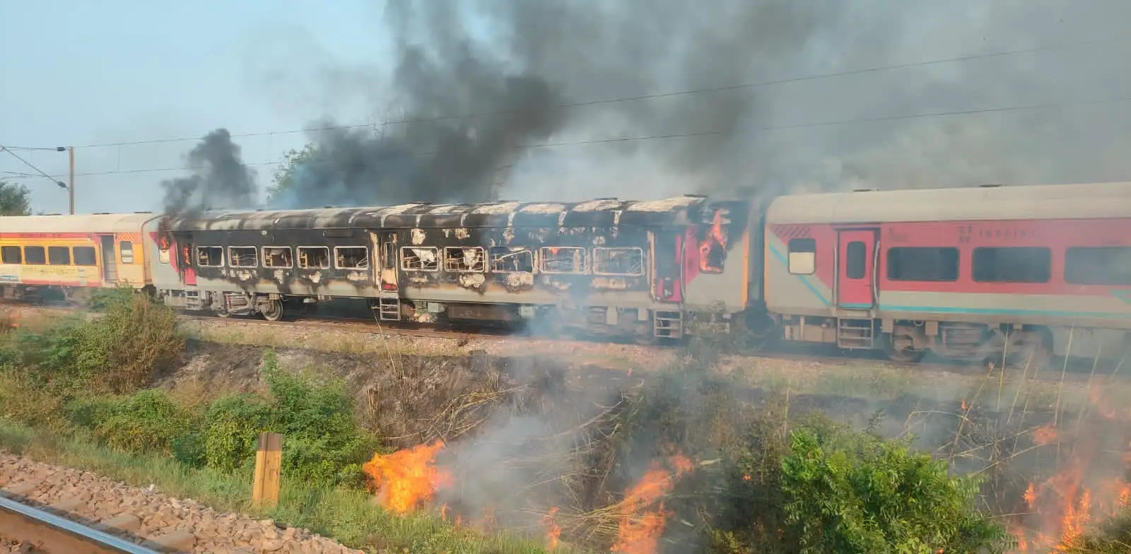 Agra Train Burning news